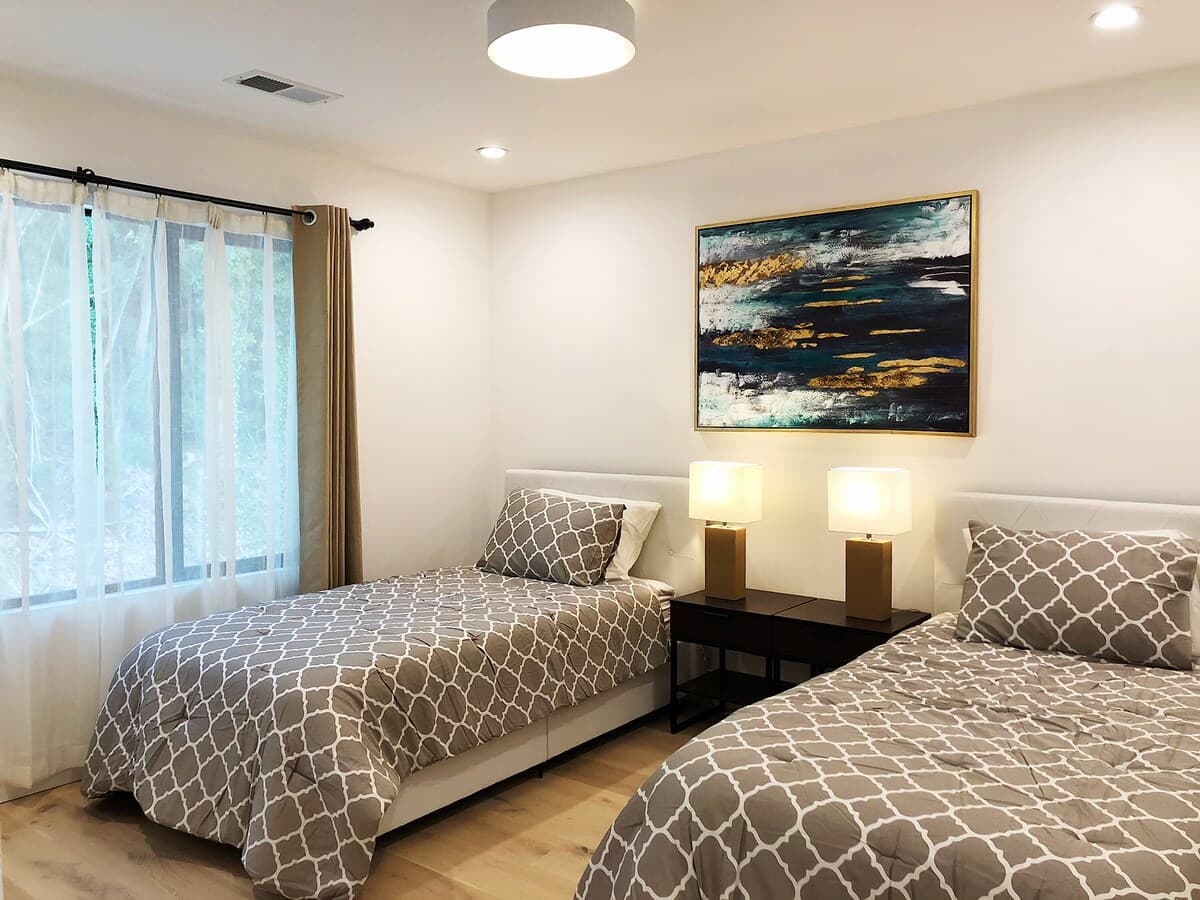 Villa in San Francisco · ★4.95 · 5 bedrooms · 6 beds · 3 baths - Image 12