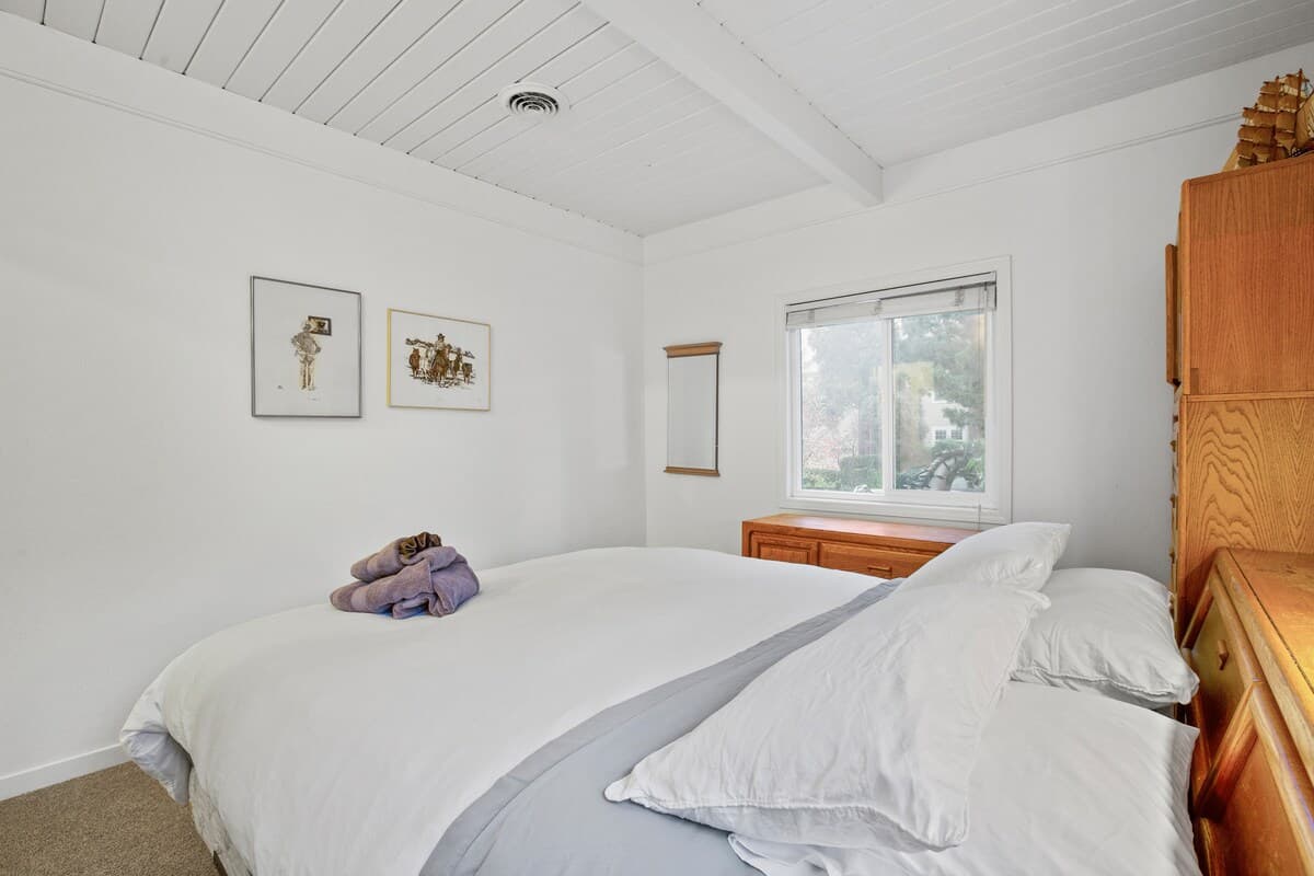 Home in Menlo Park · ★4.67 · 2 bedrooms · 2 beds · 1 bath - Image 14