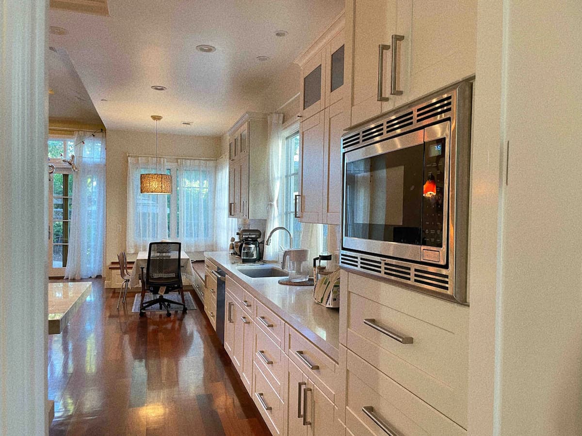 Home in Palo Alto · ★4.56 · 4 bedrooms · 4 beds · 2.5 baths - Image 11