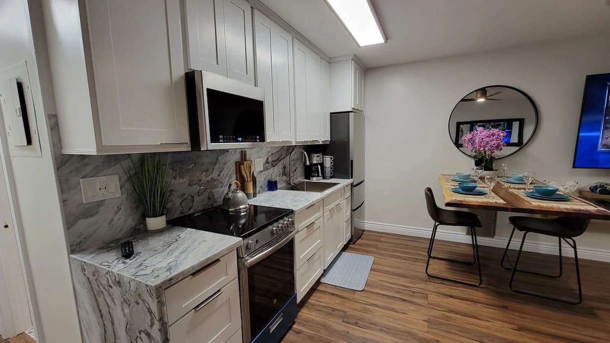 Condo in Honolulu · ★4.93 · 1 bedroom · 1 bed · 1 private bath - Image 8