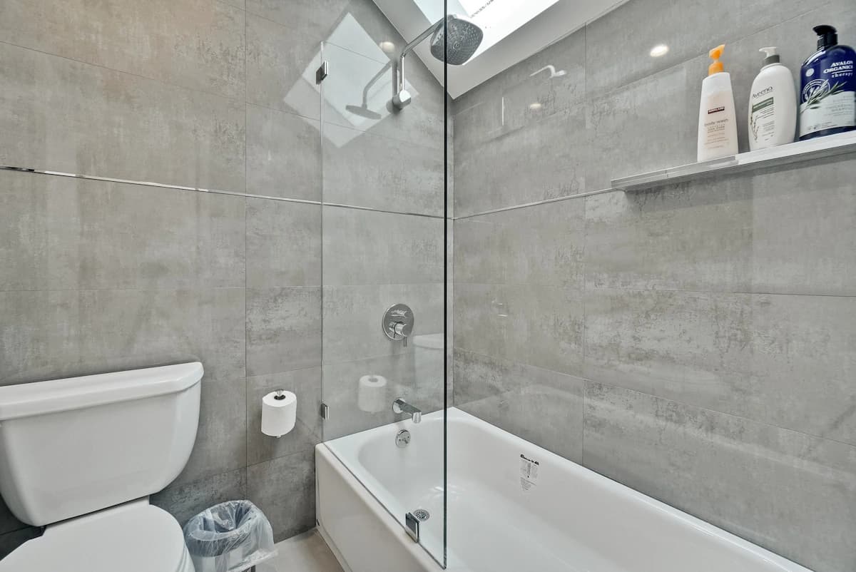 Home in Palo Alto · ★4.96 · 5 bedrooms · 7 beds · 4.5 baths - Image 40