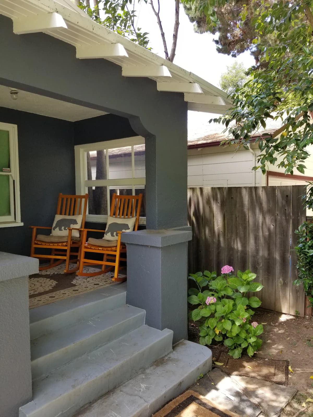Remodeled Home Near Stanford, Private Yard - Photo 12