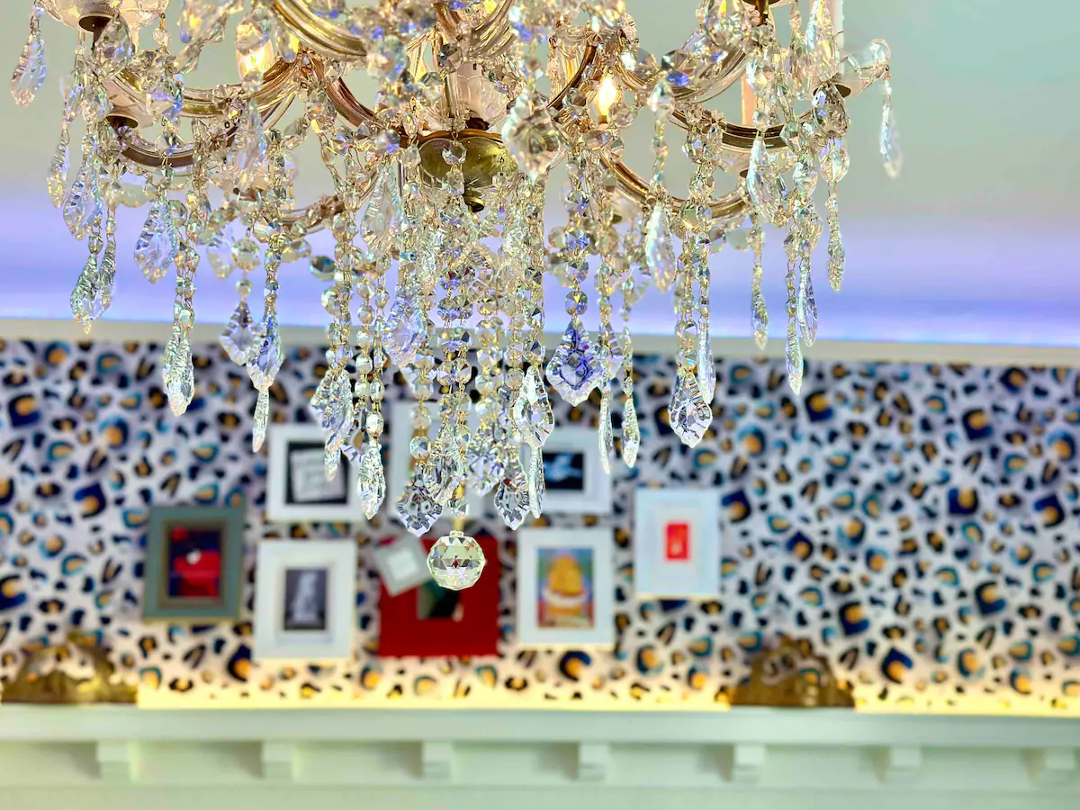 Victorian Oasis with Original Art & Chandeliers - Photo 38