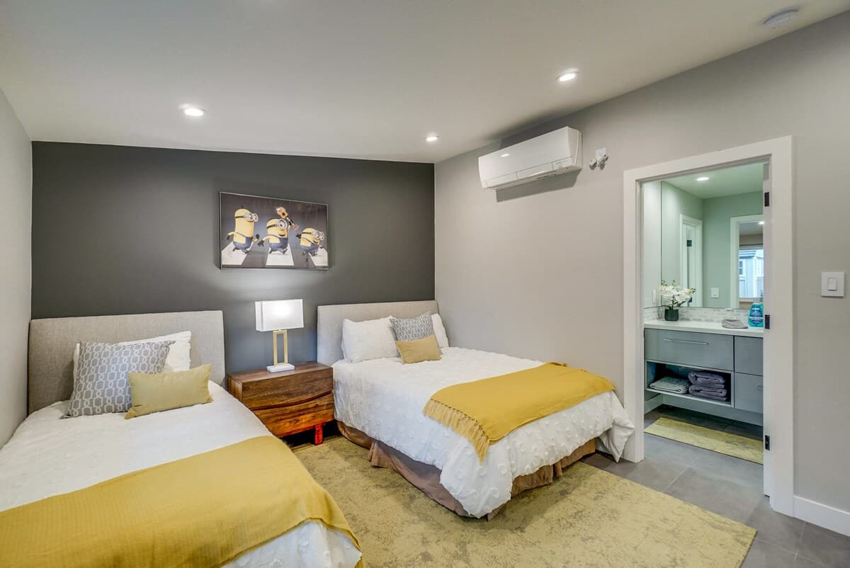Home in Palo Alto · ★4.96 · 5 bedrooms · 7 beds · 4.5 baths - Image 21
