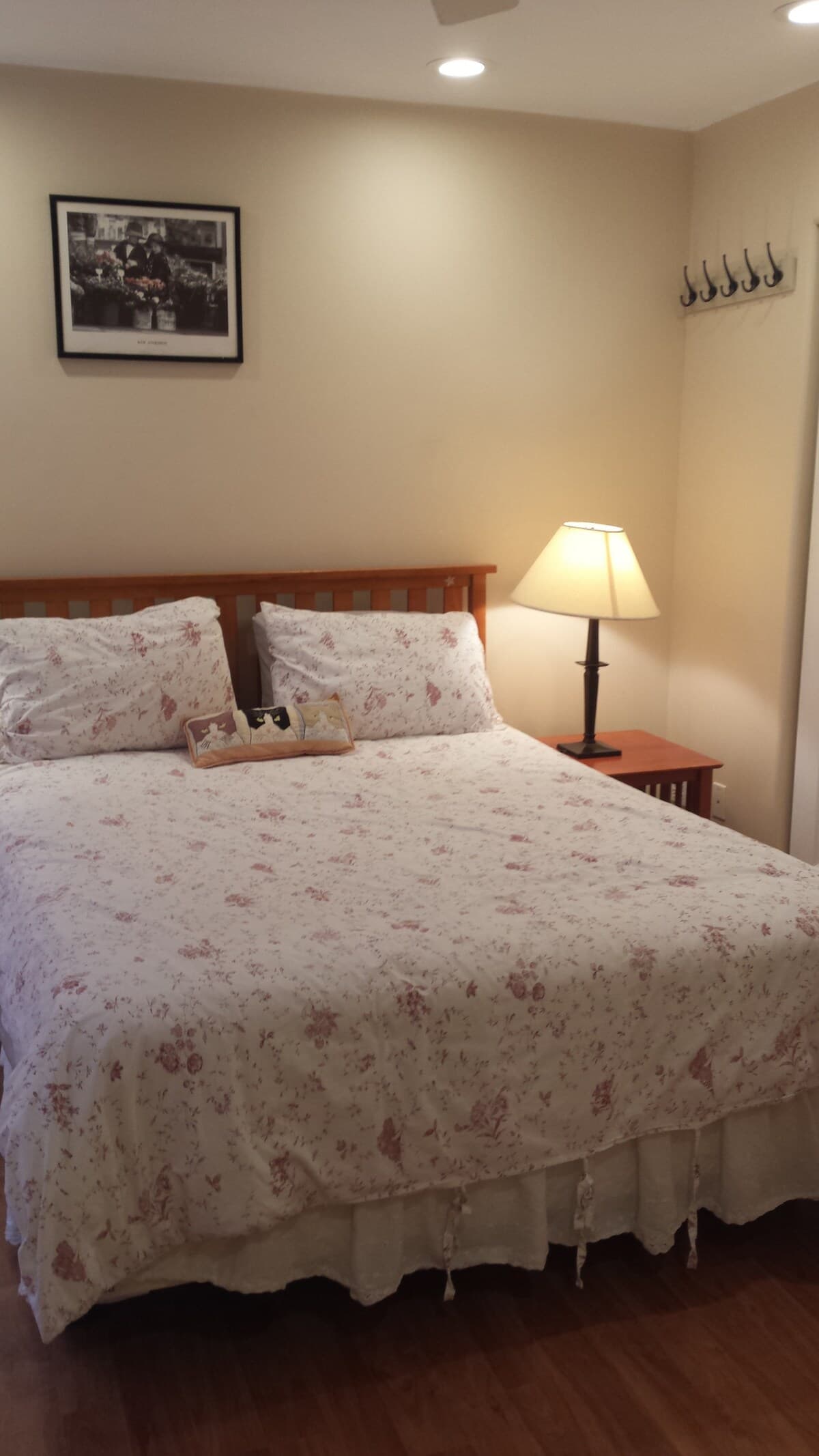 Home in Palo Alto · ★4.16 · 2 bedrooms · 3 beds · 1.5 baths - Image 23
