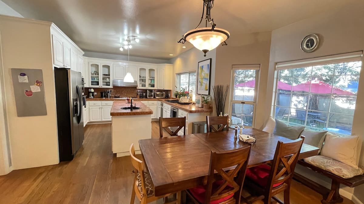 Home in West Menlo Park · ★4.89 · 5 bedrooms · 7 beds · 4 baths - Image 90
