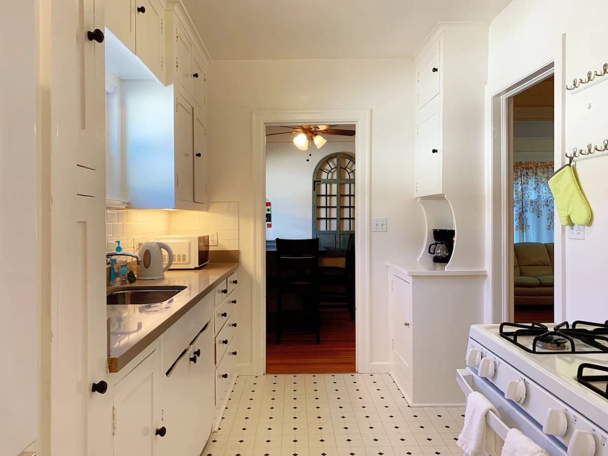 Home in Palo Alto · ★4.8 · 2 bedrooms · 3 beds · 1 bath - Image 4