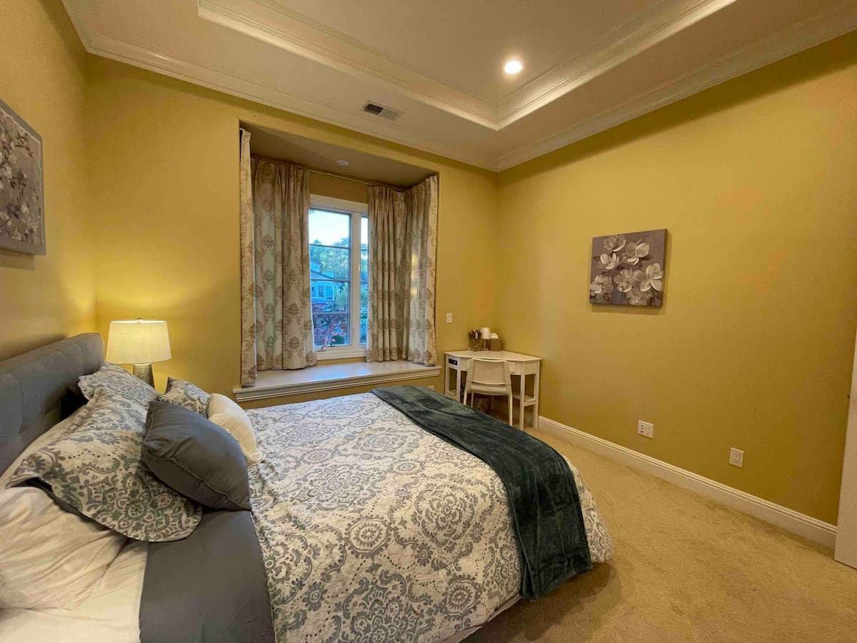 Home in Palo Alto · ★4.56 · 4 bedrooms · 4 beds · 2.5 baths - Image 27