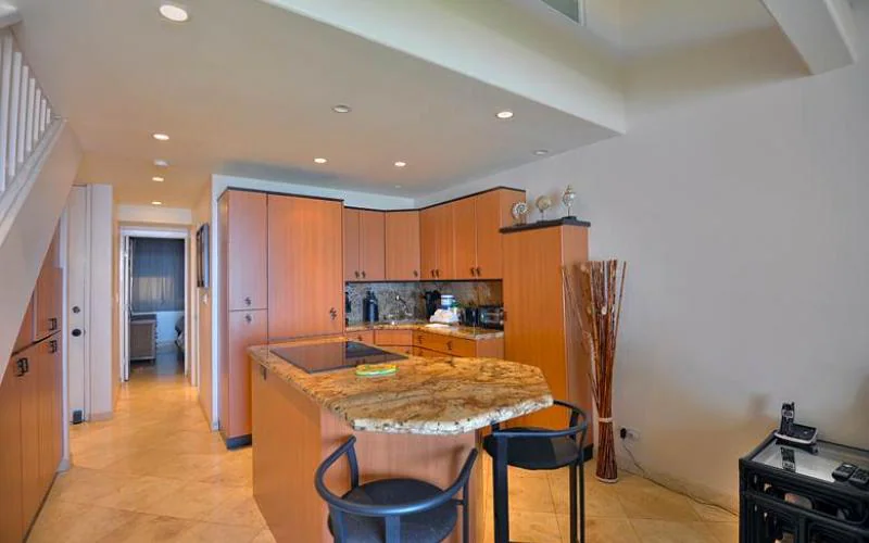 Condo in Lahaina · ★4.8 · 2 bedrooms · 3 beds · 2 baths - Image 9