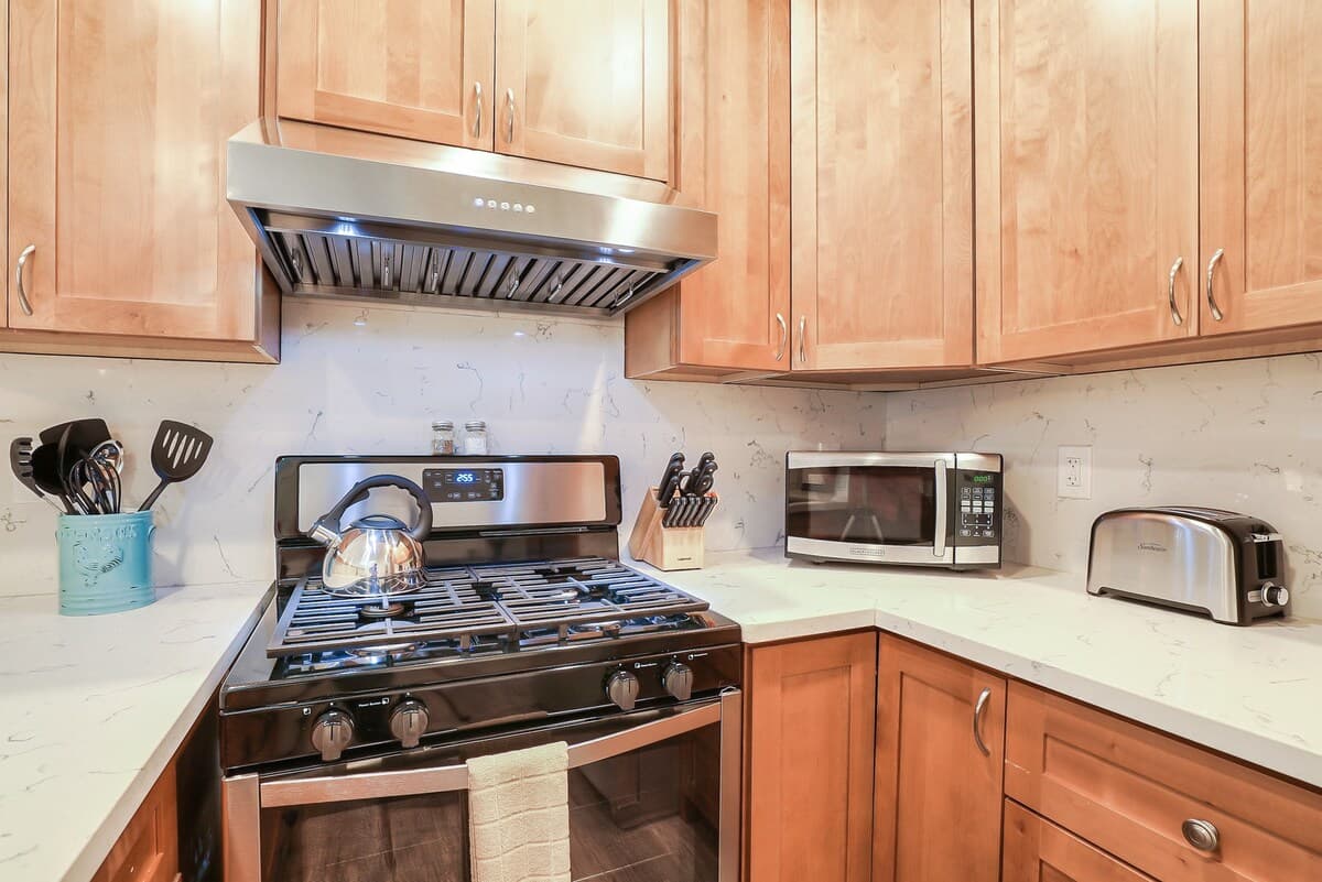 Home in Mountain View · ★4.79 · 3 bedrooms · 4 beds · 2.5 baths - Image 11