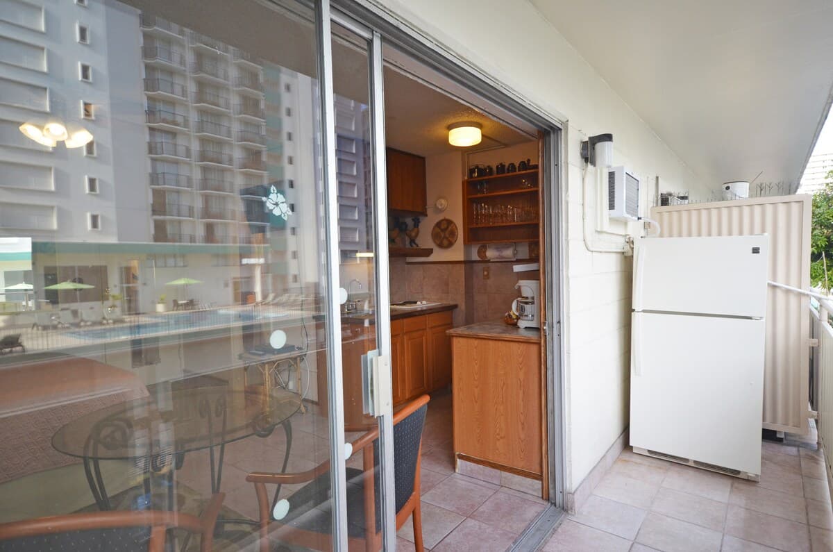 Condo in Honolulu · ★4.49 · Studio · 1 bed · 1 bath - Image 12