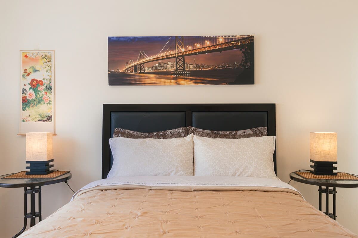 Home in Daly City · ★4.86 · 3 bedrooms · 5 beds · 2 baths - Image 15