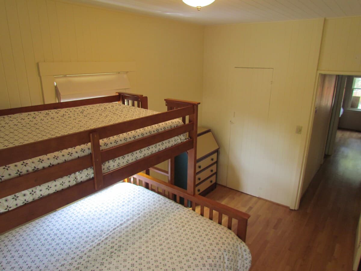 Downtown Private Home with Backyard - Image 11