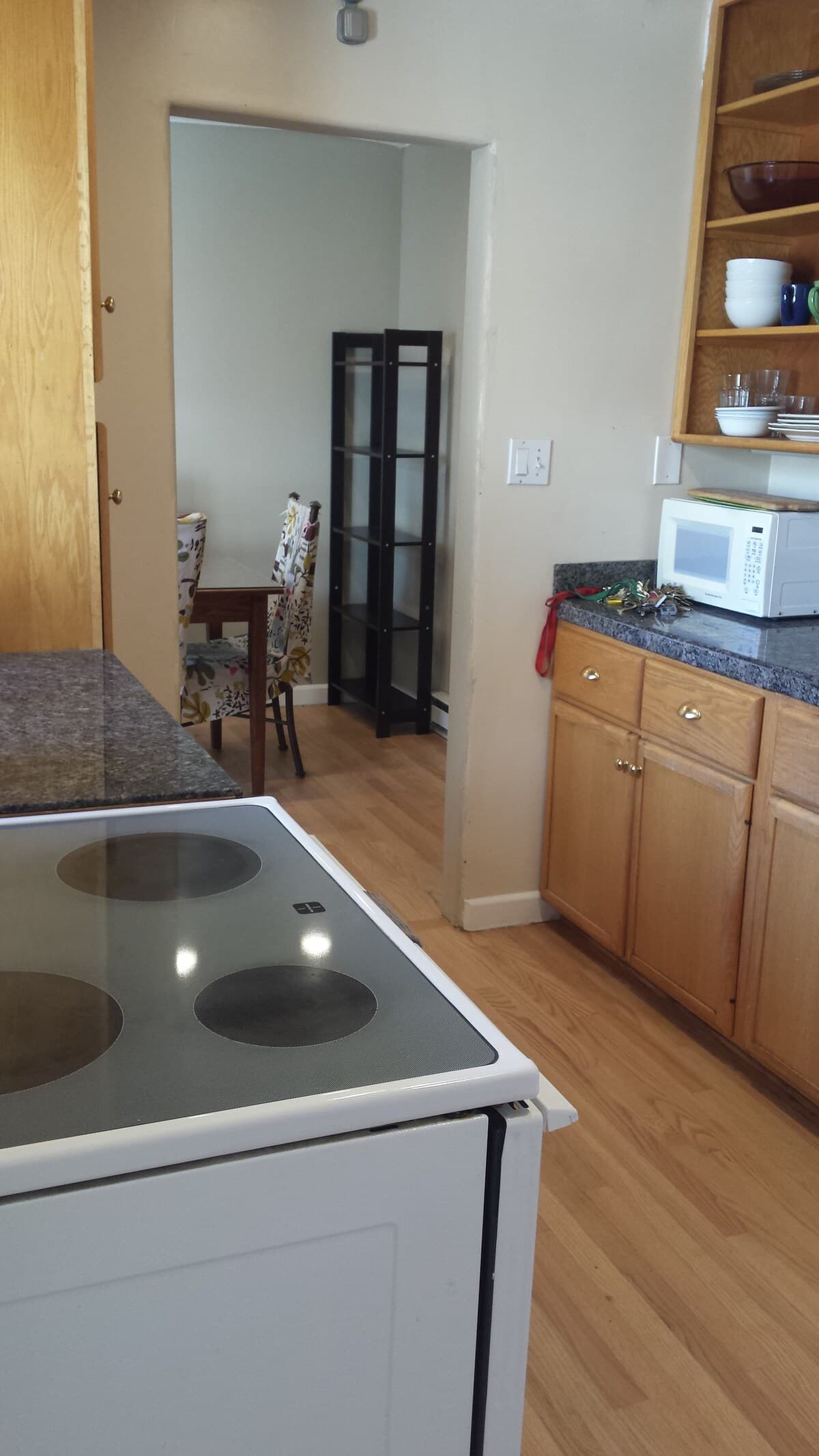 Home in Palo Alto · ★4.16 · 2 bedrooms · 3 beds · 1.5 baths - Image 11