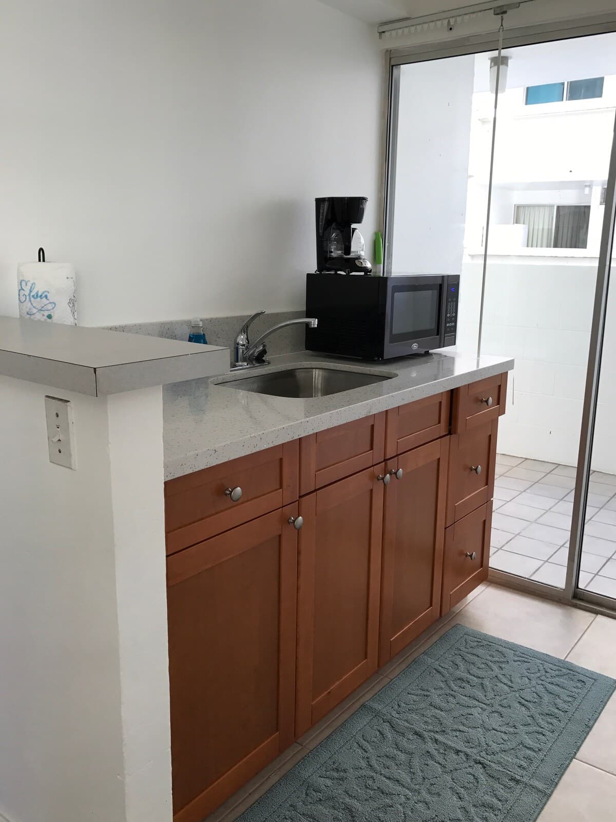 Lovely & Clean Unit | Minutes to Waikiki Beach - Image 14