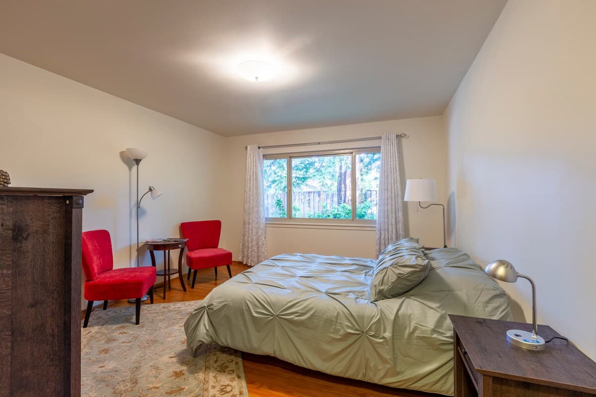 Home in Menlo Park · ★4.77 · 5 bedrooms · 6 beds · 3 baths - Image 18