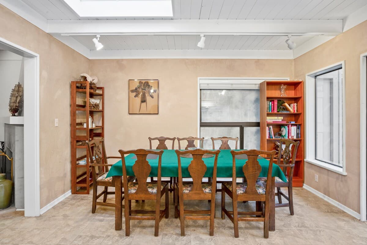 Home in Menlo Park · ★4.67 · 2 bedrooms · 2 beds · 1 bath - Image 23