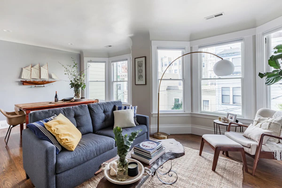 Sun-Filled Victorian Flat Near Market Street - Photo 6