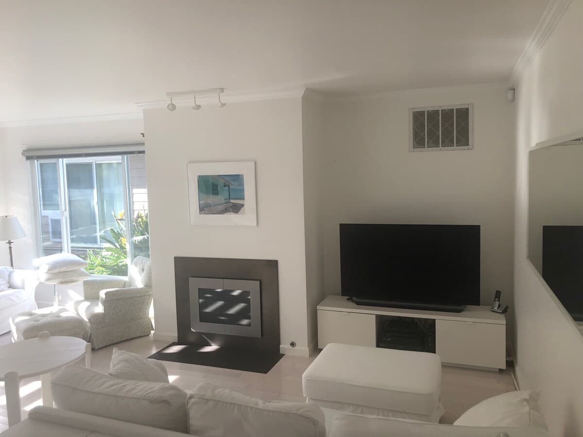Sunny Bay-View Home with 3 Fireplaces & Garden - Photo 7