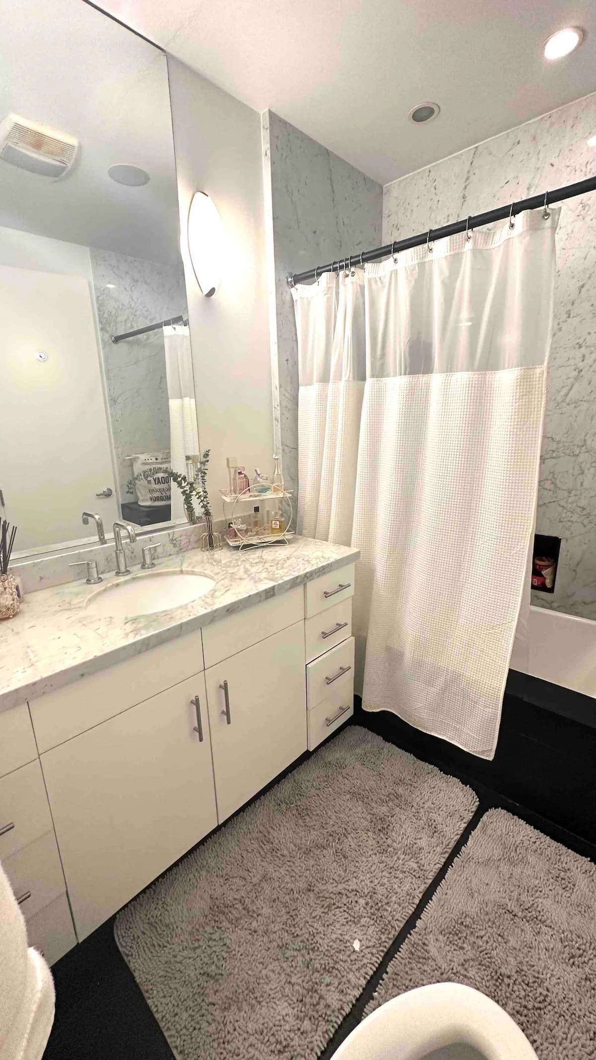 Sunny Ground-Floor Condo with Private Patio - Photo 6