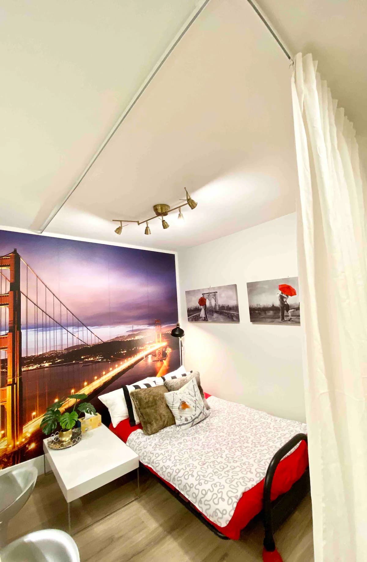 Home in Daly City · ★4.88 · 5 bedrooms · 8 beds · 2 baths - Image 8
