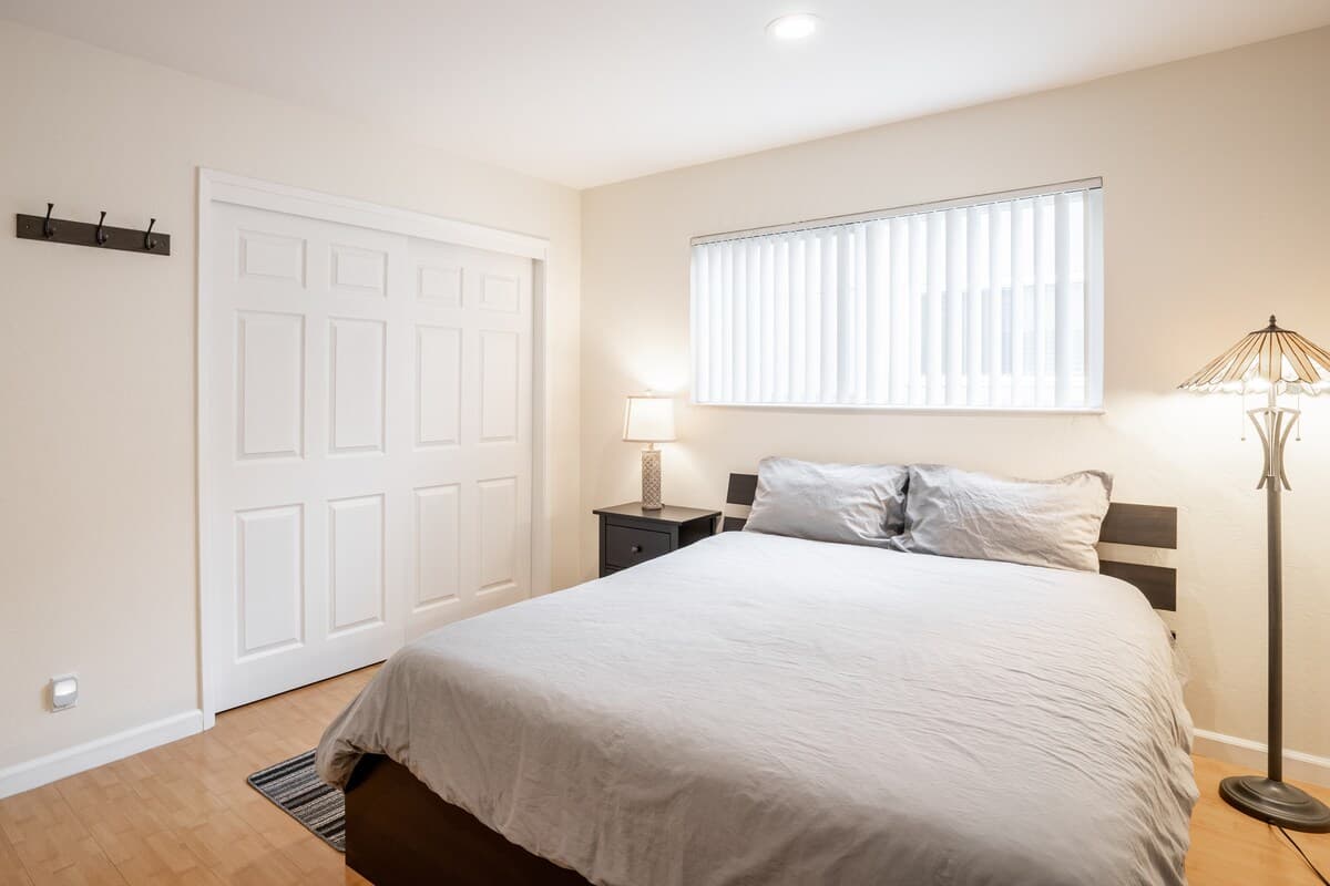 Renovated 2 BR Apt Near Mountain View Downtown - Image 45
