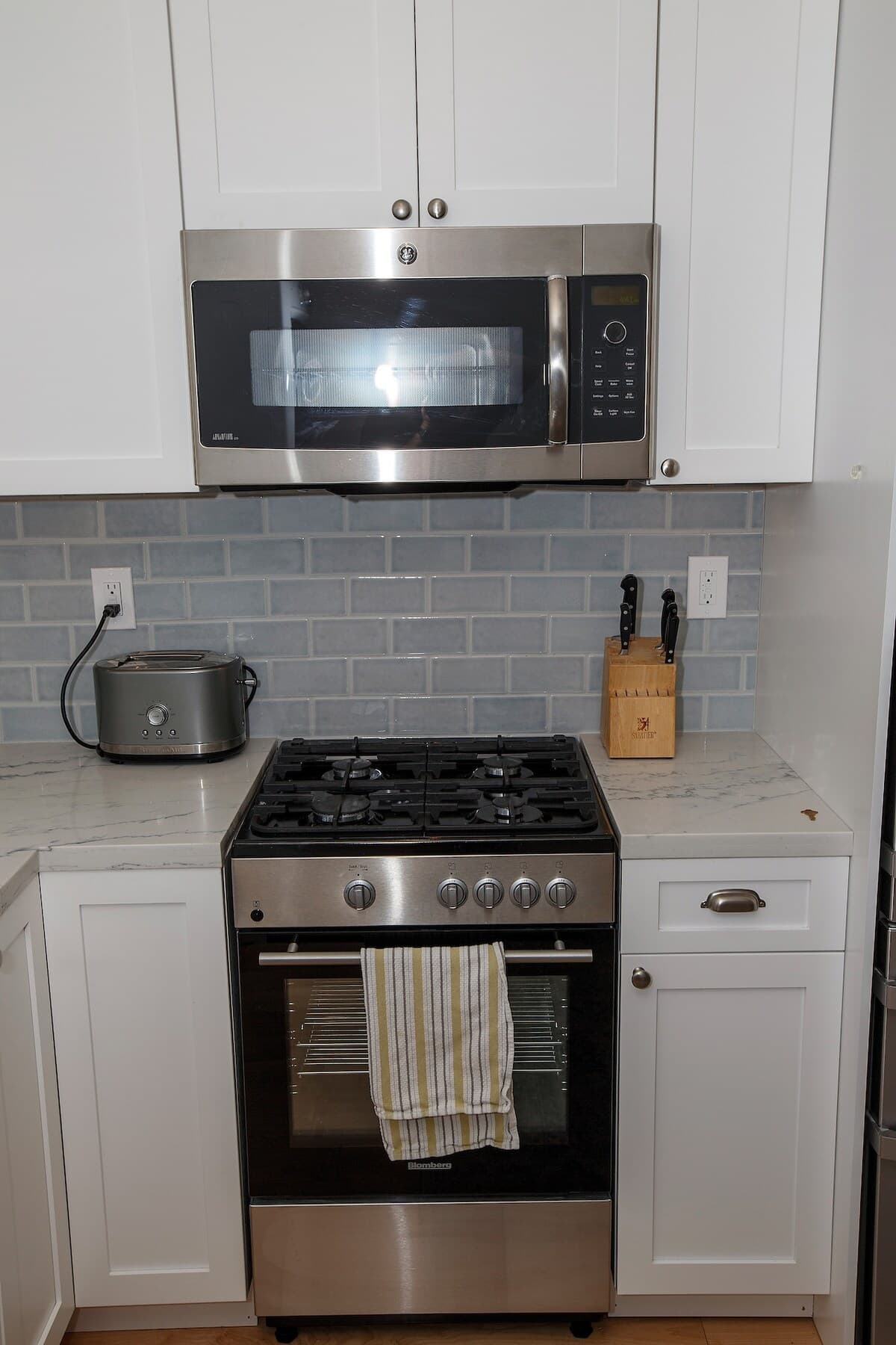 Guesthouse in Menlo Park · ★4.94 · 1 bedroom · 2 beds · 1 bath - Image 11