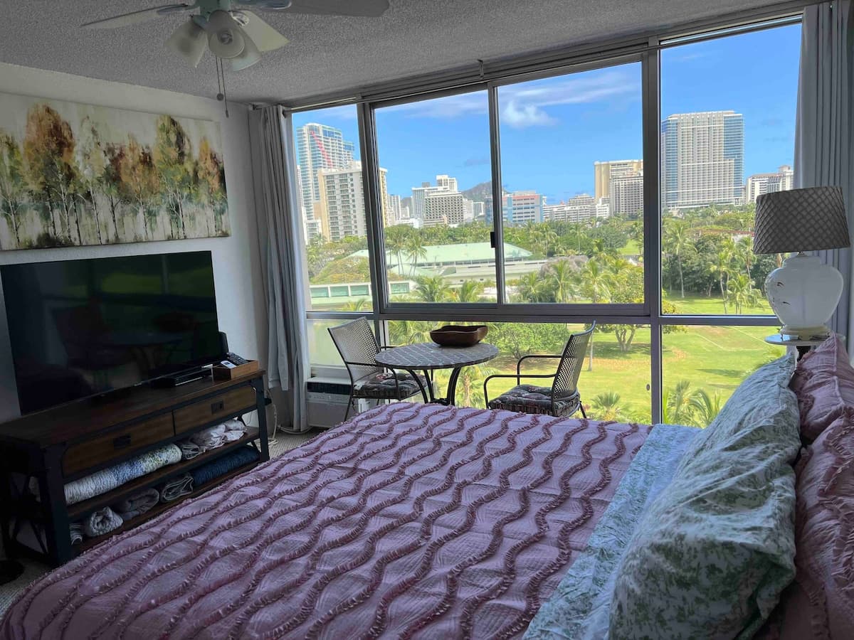 II Enjoying the Paradise II —Waikiki - Photo 1