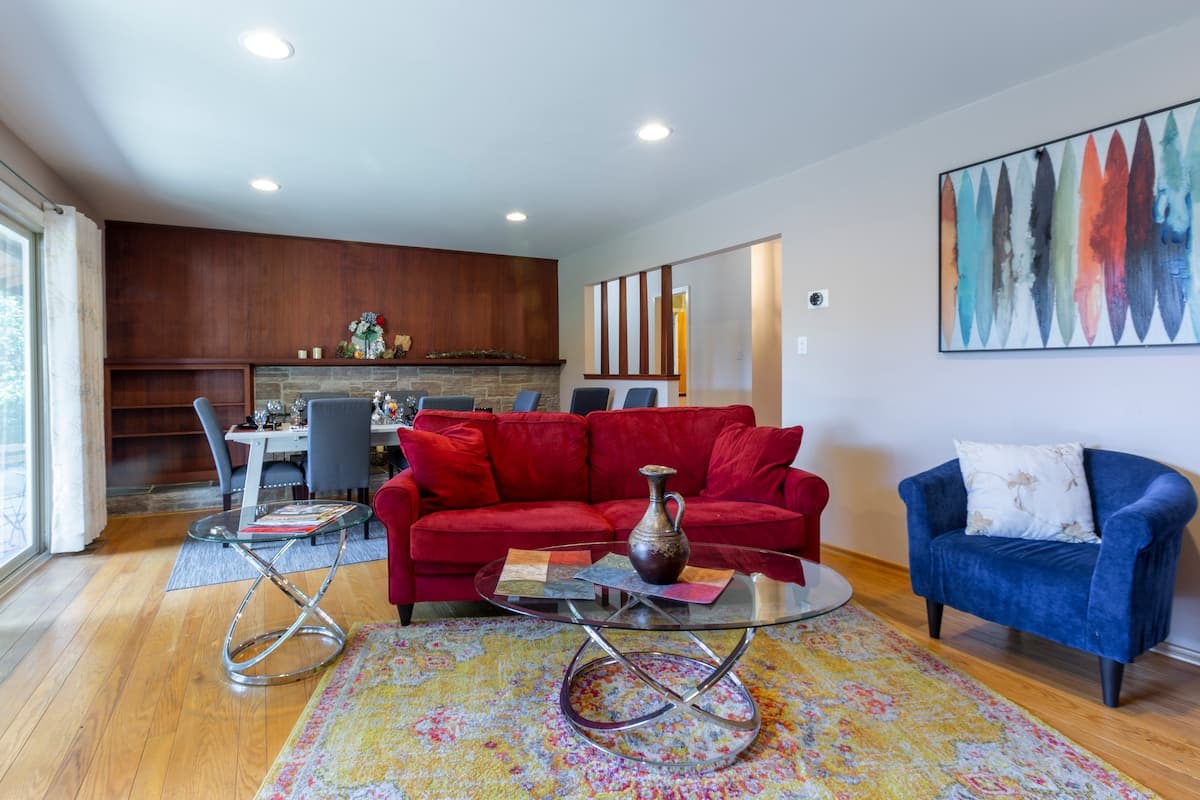 Home in Menlo Park · ★4.77 · 5 bedrooms · 6 beds · 3 baths - Image 4