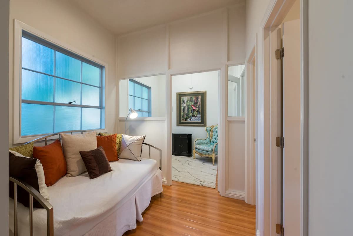 Guesthouse in Menlo Park · ★4.85 · 2 bedrooms · 4 beds · 1 bath - Image 2