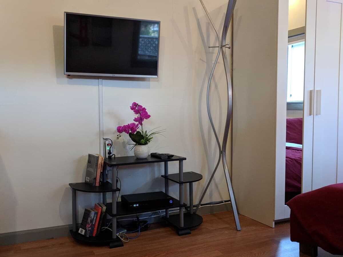 Guesthouse in Redwood City · ★4.84 · 1 bedroom · 1 bed · 1 bath - Image 2
