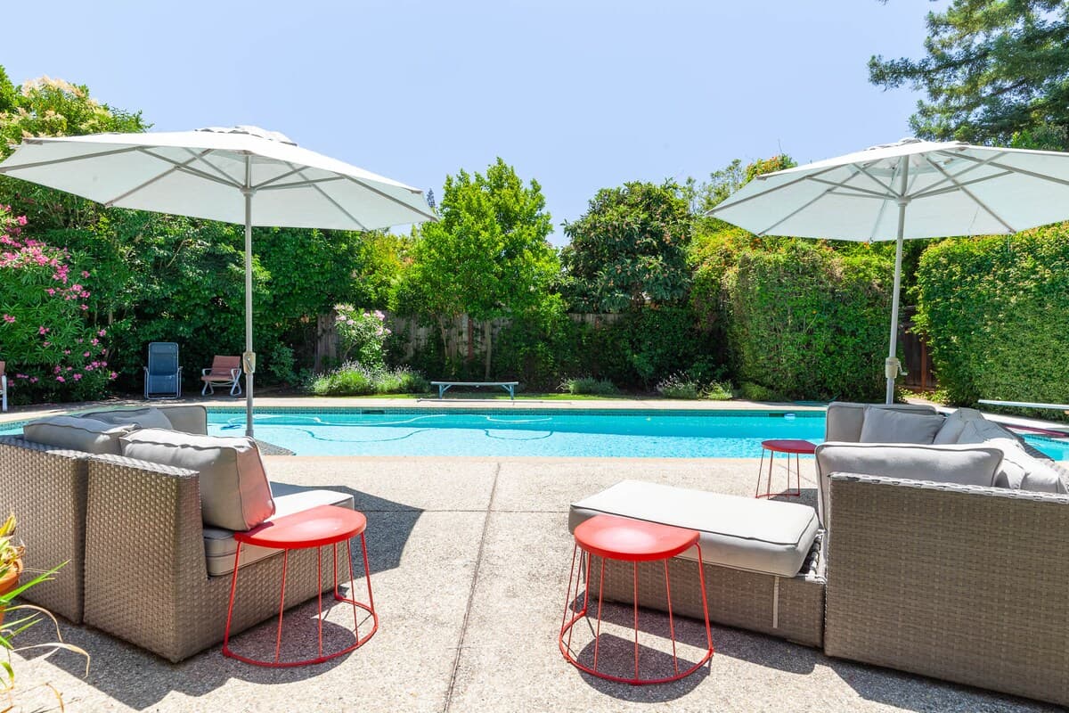 Home in Palo Alto · ★4.95 · 4 bedrooms · 5 beds · 3 baths - Image 27