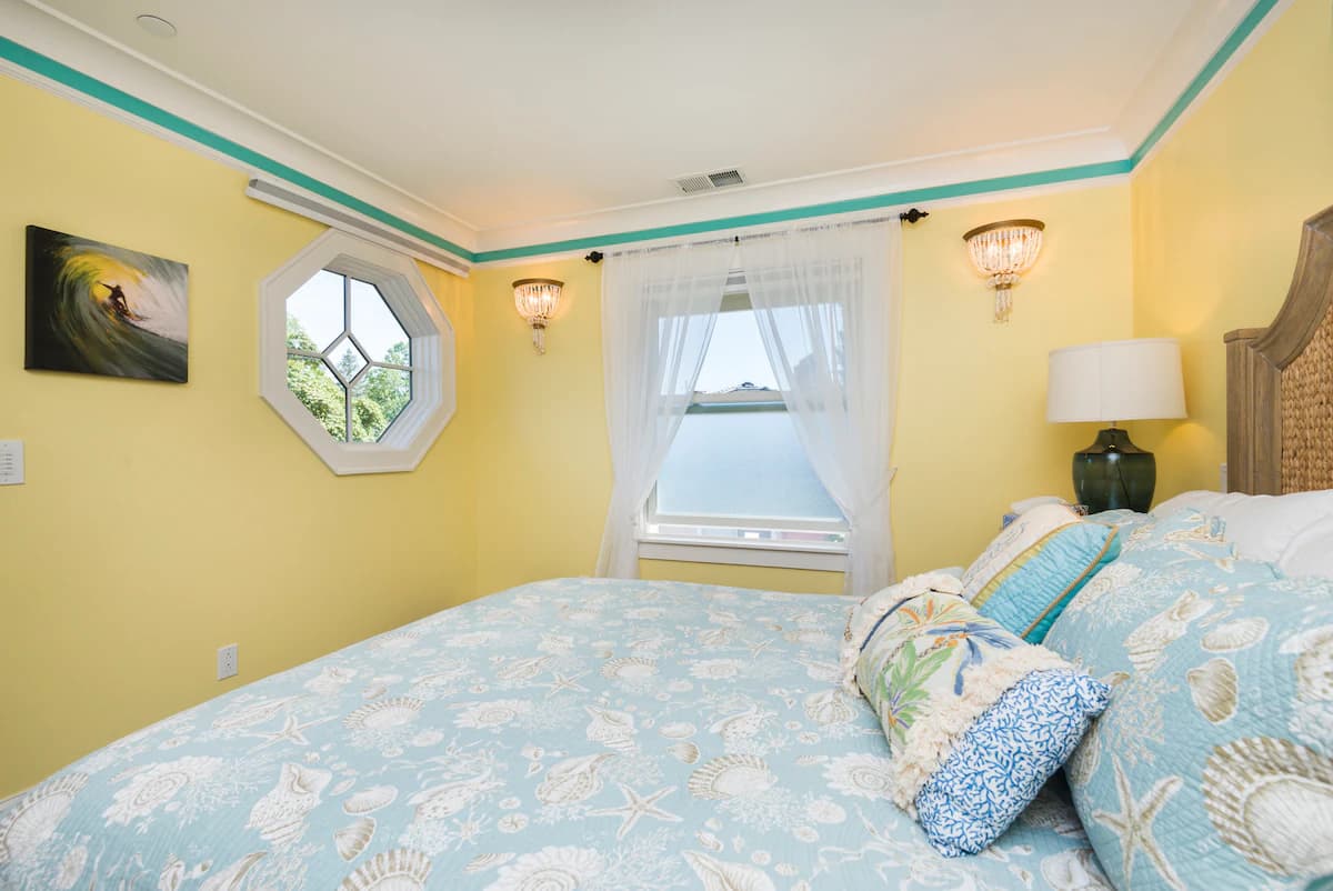 Urban Treehouse Romantic Retreat with Pool - Photo 9
