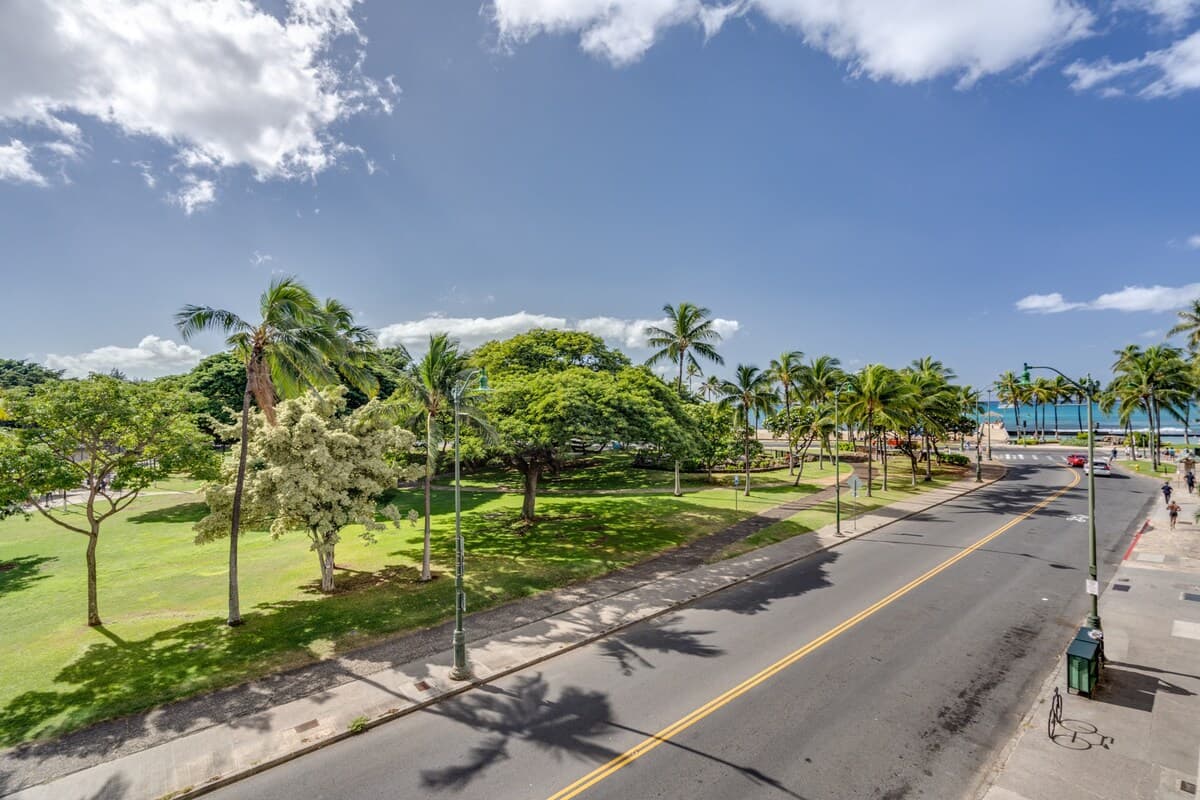 Waikiki Bungalow - Image 15