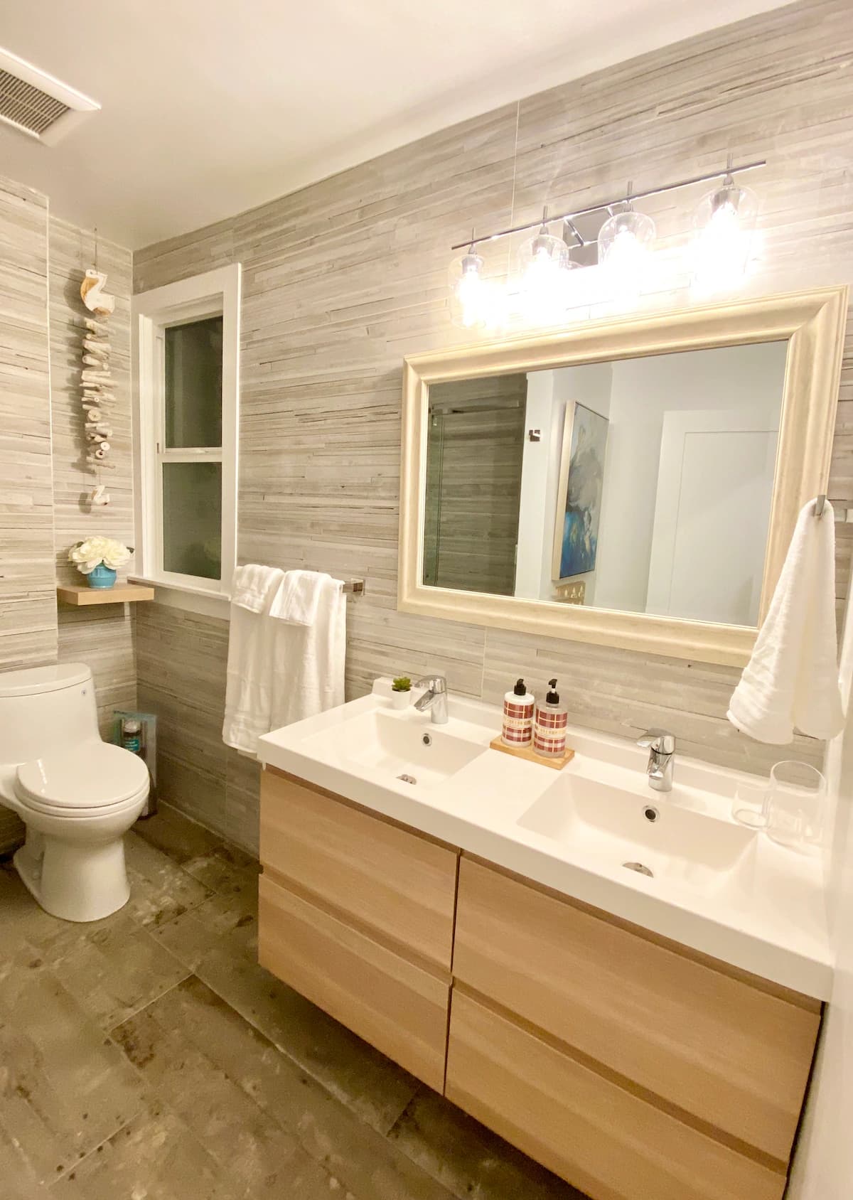 Home in Daly City · ★4.88 · 5 bedrooms · 8 beds · 2 baths - Image 60