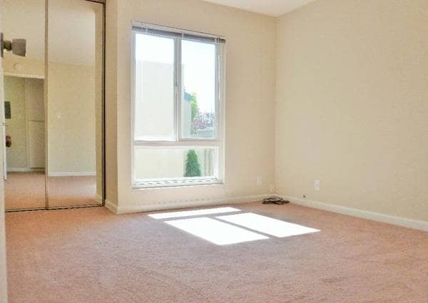 * 2BR REMODEL w/ Vaulted Ceilings * - Photo 6