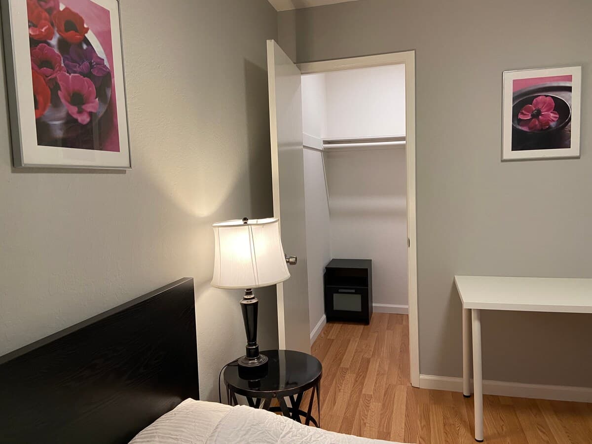 Lovely & Spacious APT 2bd/1bth near downtown MV - Image 13