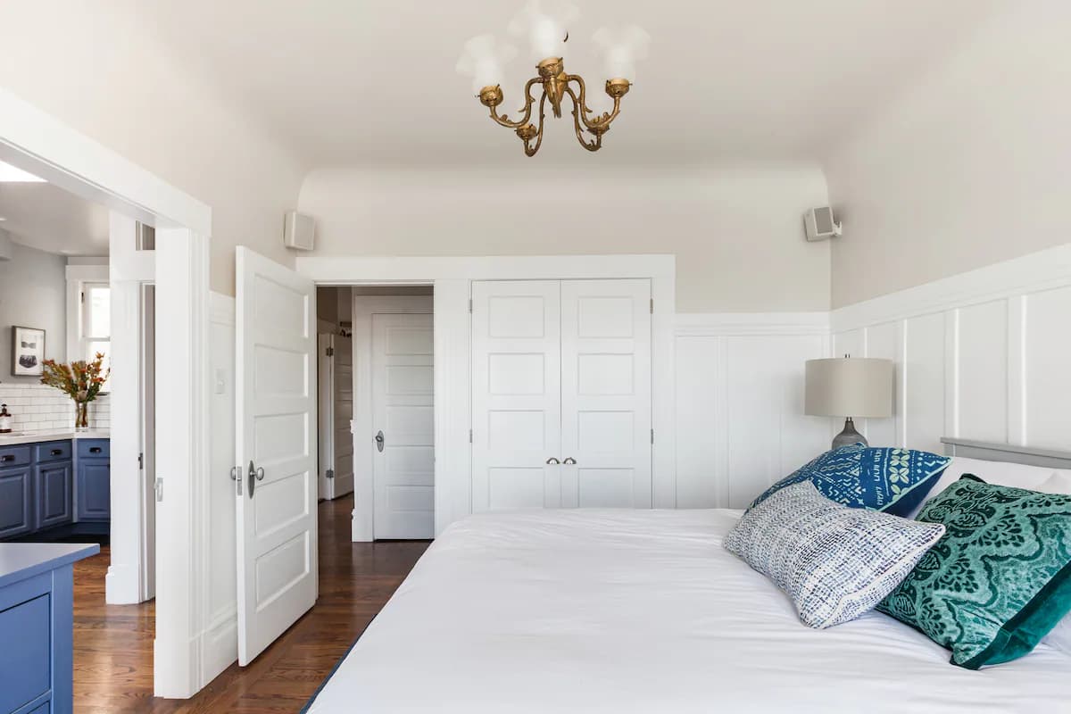 Sun-Filled Victorian Flat Near Market Street - Photo 22