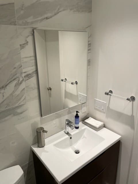 Modern Safe 1Bed and 1Bath Apt w/ Private Entrance - Photo 11