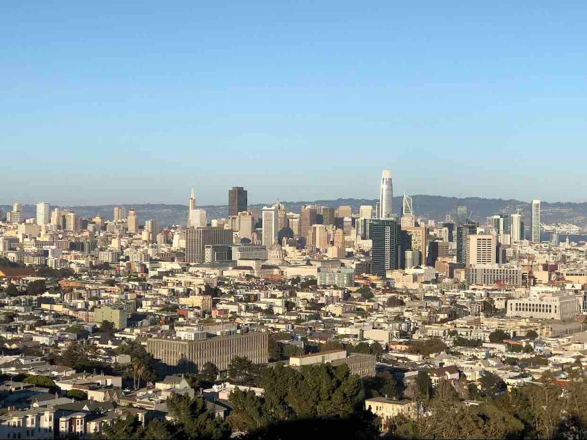 Villa in San Francisco · ★4.95 · 5 bedrooms · 6 beds · 3 baths - Image 61