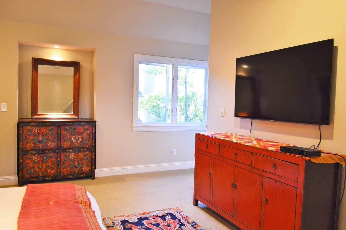 Home in Menlo Park · ★4.84 · 5 bedrooms · 6 beds · 4.5 baths - Image 15
