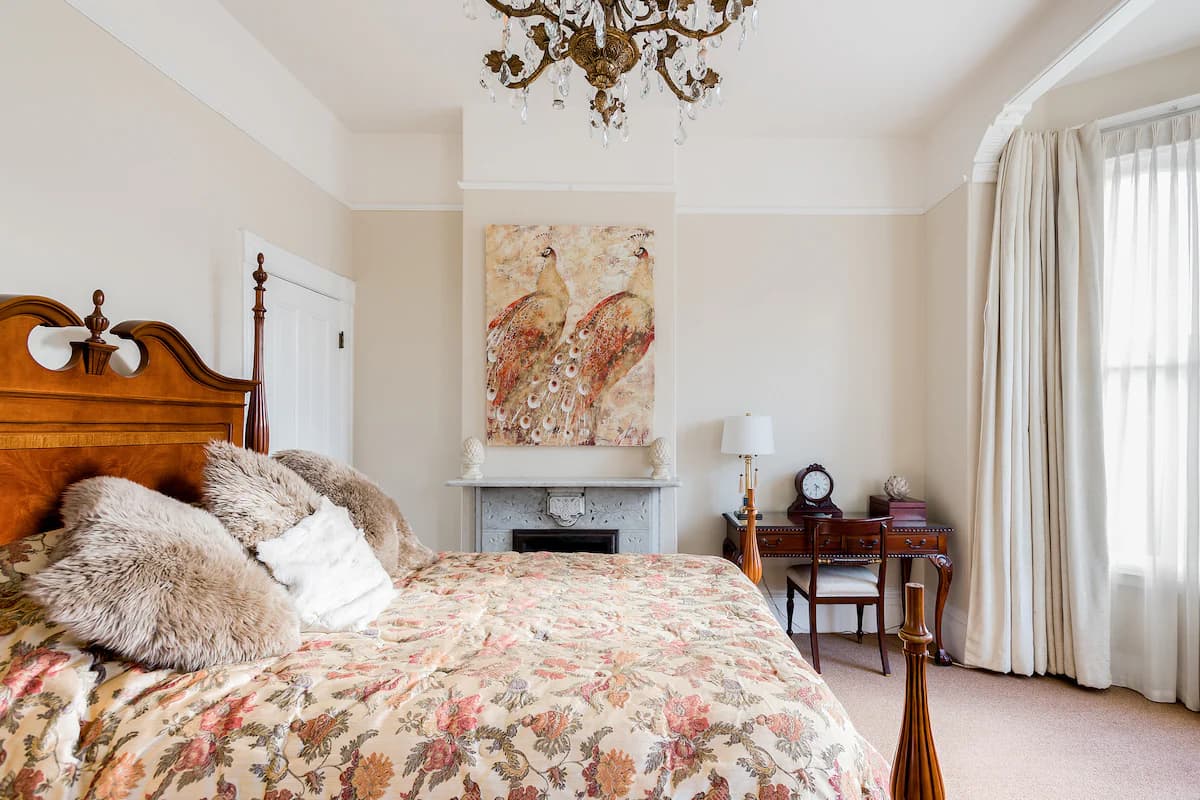 Elegant 4BR Home with Serene Backyard Oasis - Photo 15