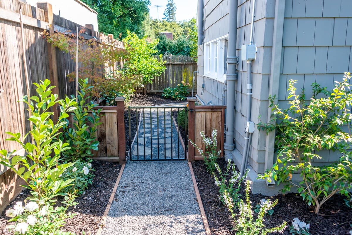 Guesthouse in Menlo Park · ★4.99 · 1 bedroom · 2 beds · 1 bath - Image 14