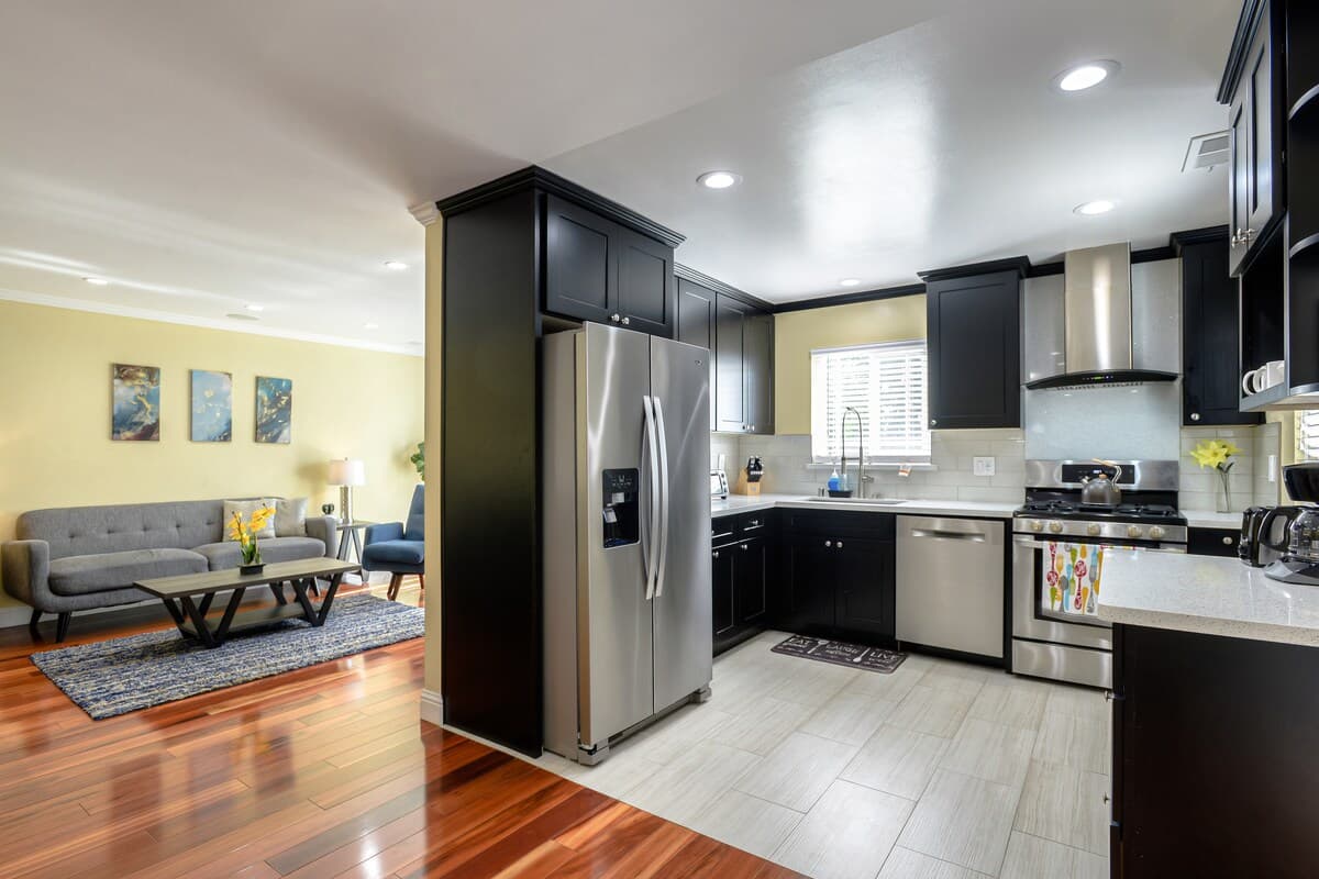 Home in Mountain View · ★4.97 · 3 bedrooms · 3 beds · 2 baths - Image 8