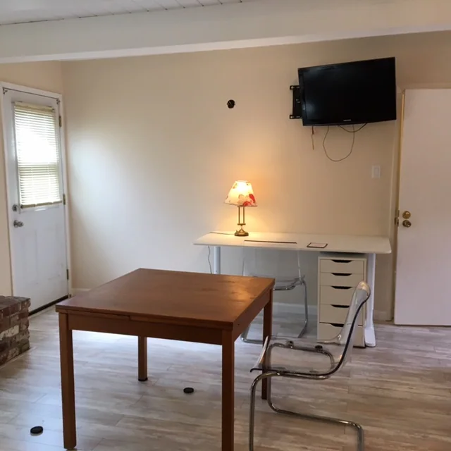 Home in Palo Alto · ★4.76 · 1 bedroom · 2 beds · 1 bath - Image 2