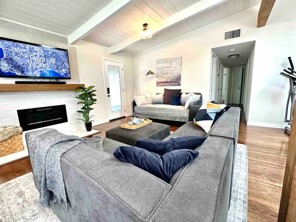 Home in Menlo Park · ★4.81 · 4 bedrooms · 7 beds · 2 baths - Image 4