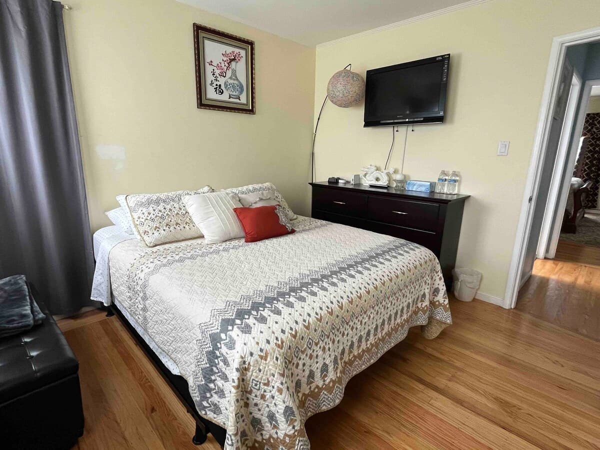 Home in Daly City · ★4.86 · 2 bedrooms · 2 beds · 1 bath - Image 23