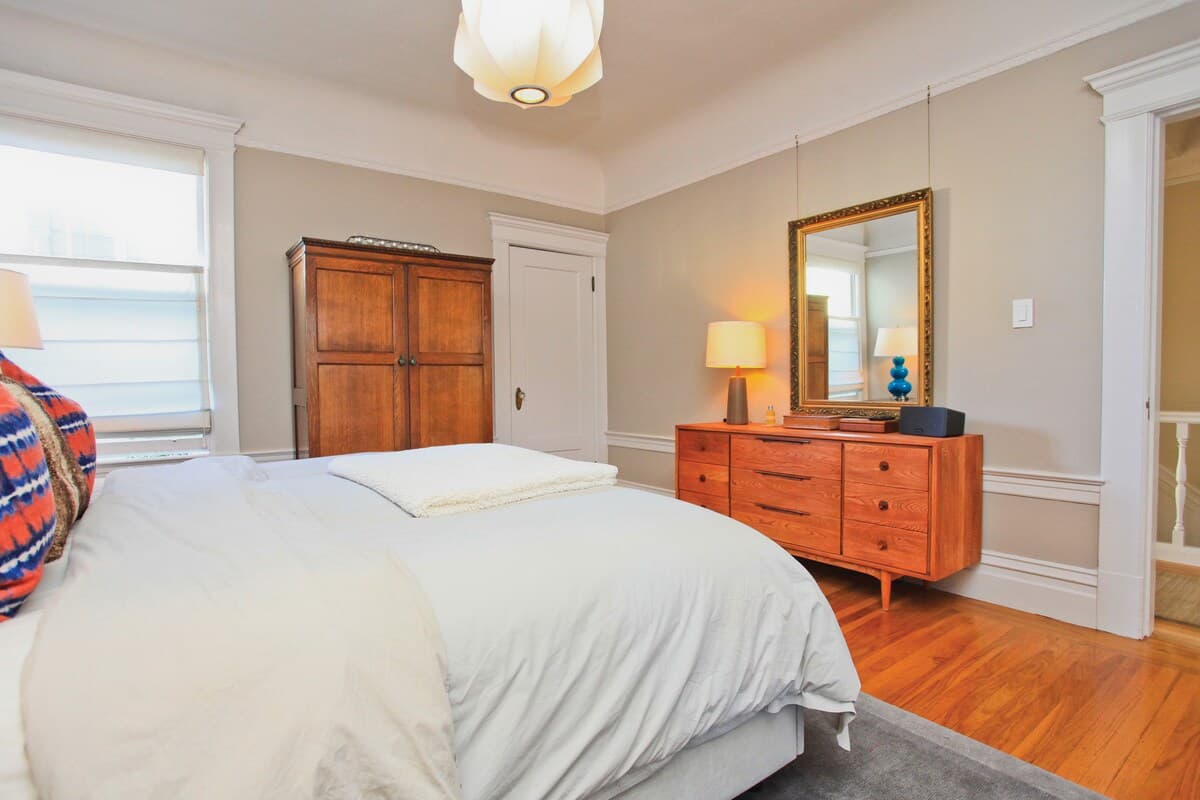 Historic Edwardian Flat with Skyline Views - Photo 16