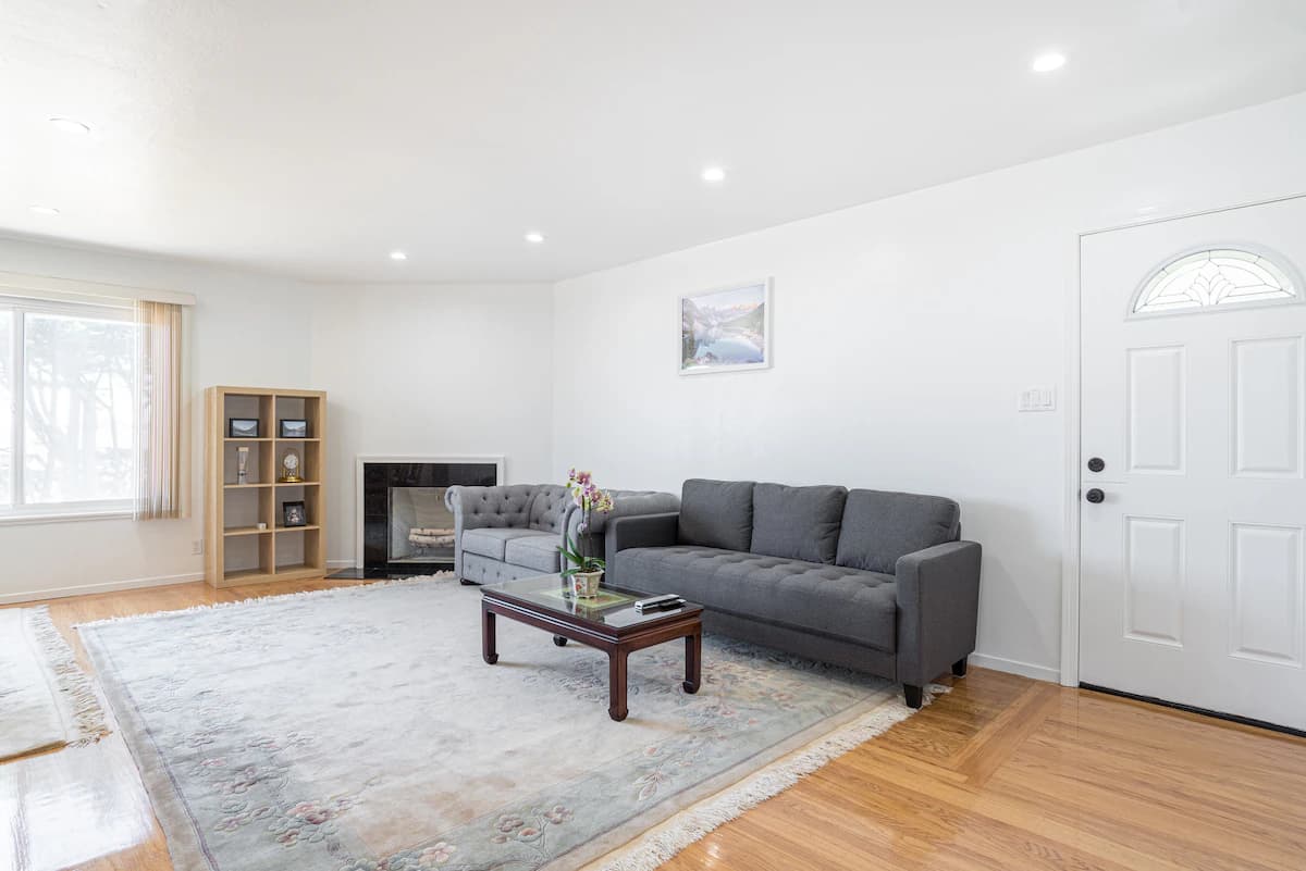 Home in Daly City · ★4.93 · 3 bedrooms · 4 beds · 2 baths - Image 2