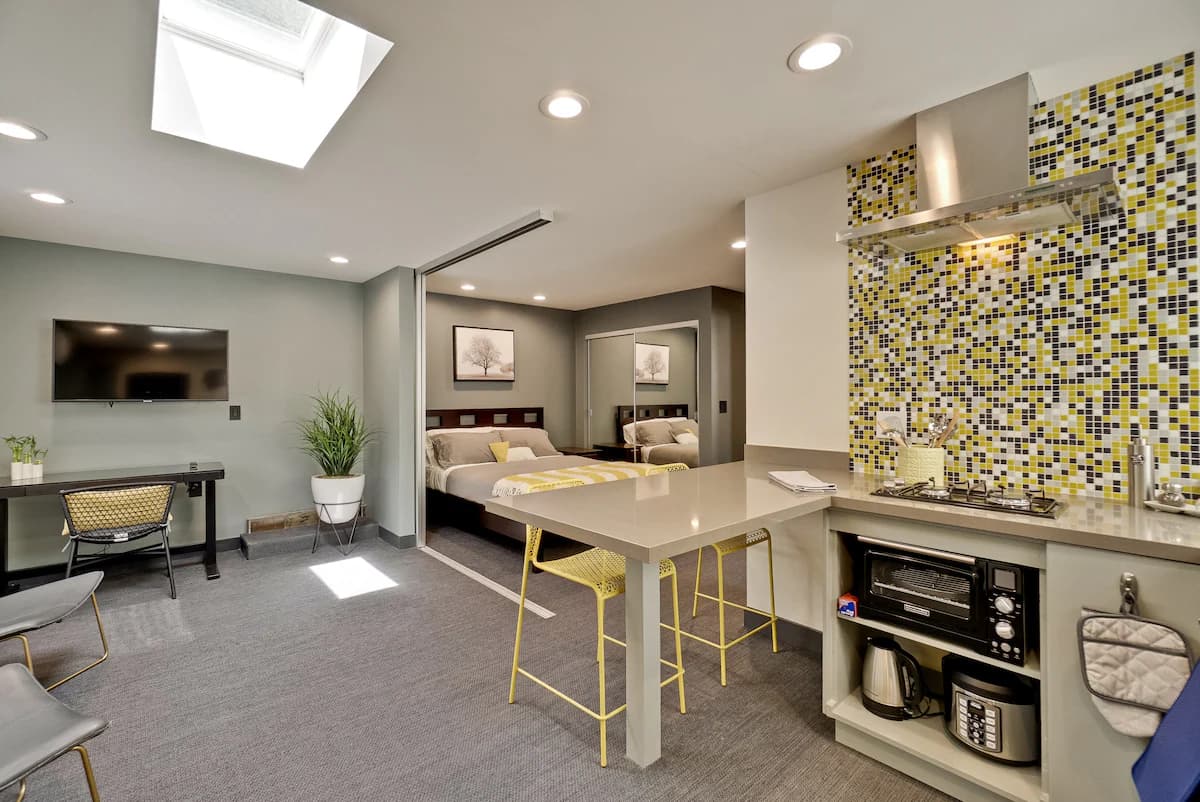 Guesthouse in Palo Alto · ★4.96 · 2 bedrooms · 3 beds · 1 bath - Image 4